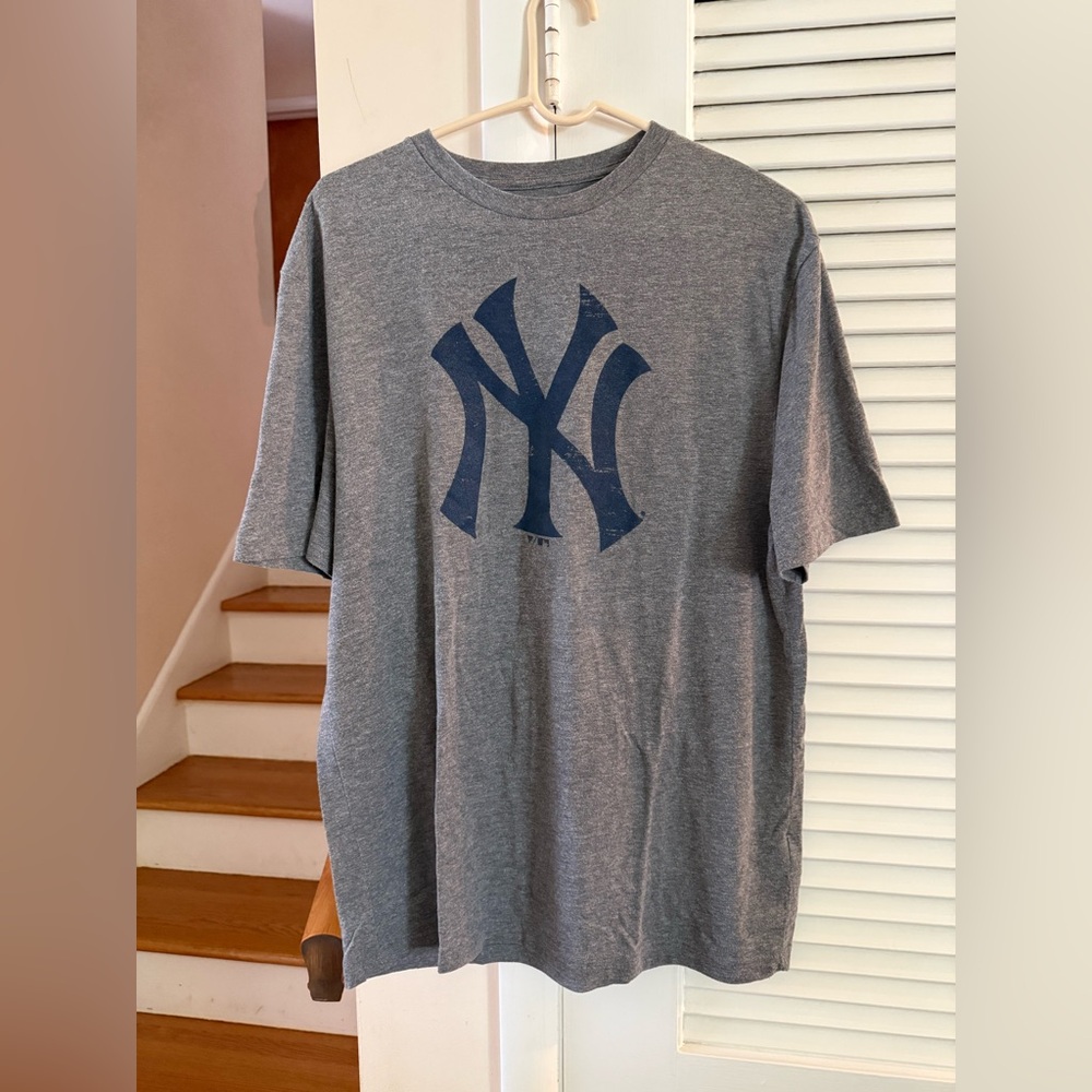 Men’s Grey Yankees Judge T-shirt - size L - worn 2x